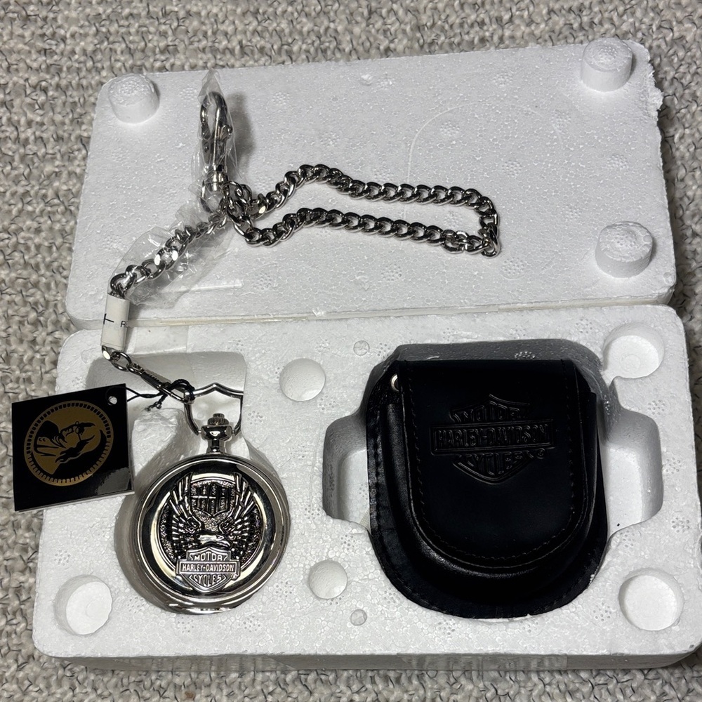 Harley Davidson Pocket Watch - Franklin Mint With Leather Case And Chain - Picture 2 of 14